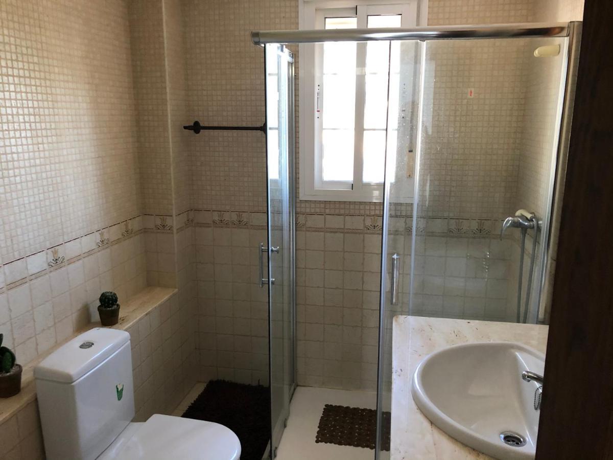 Moderno Y Amplio Chalet, Con Piscina Privada Chiclana de la Frontera Bagian luar foto