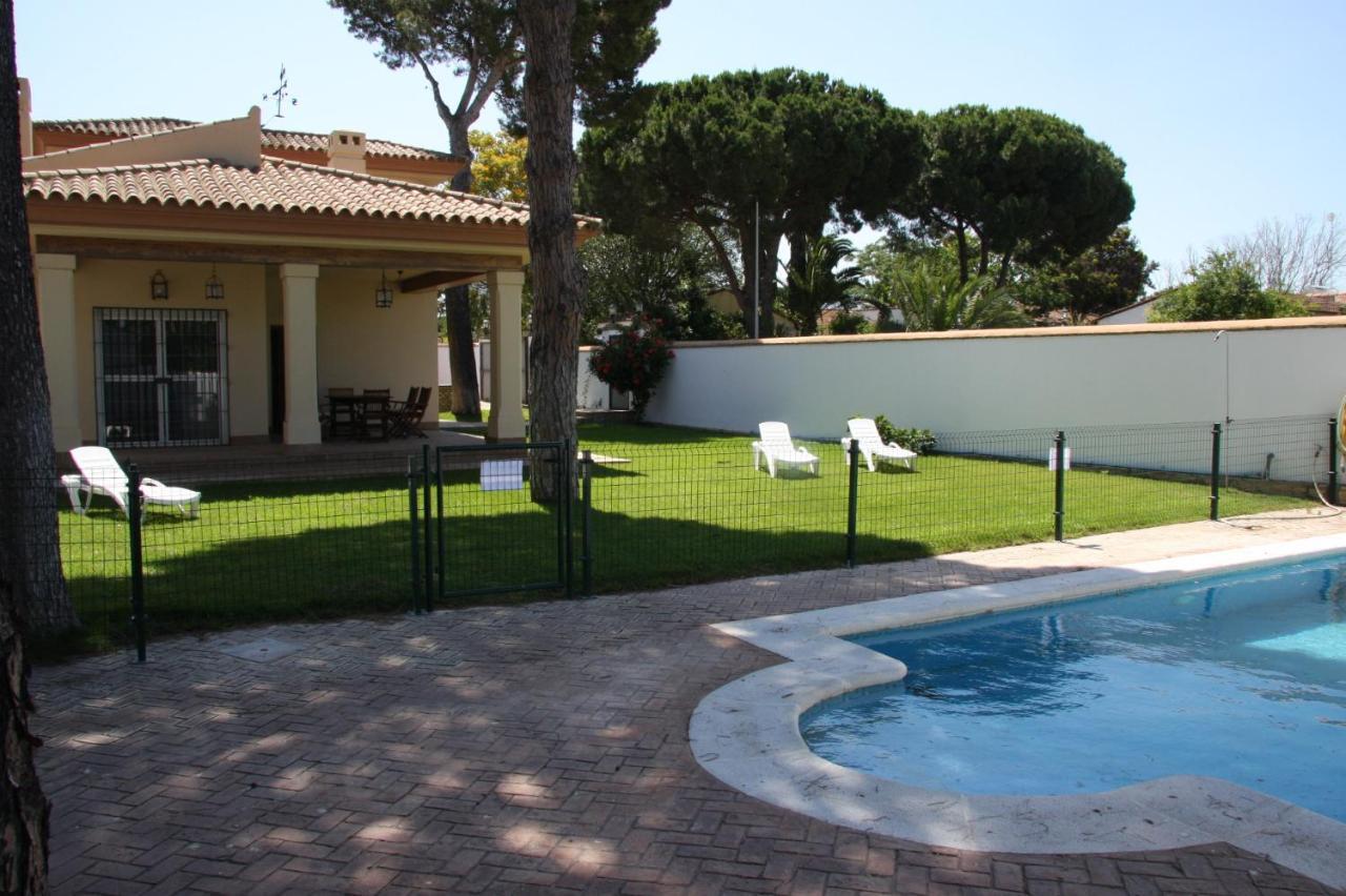 Moderno Y Amplio Chalet, Con Piscina Privada Chiclana de la Frontera Bagian luar foto