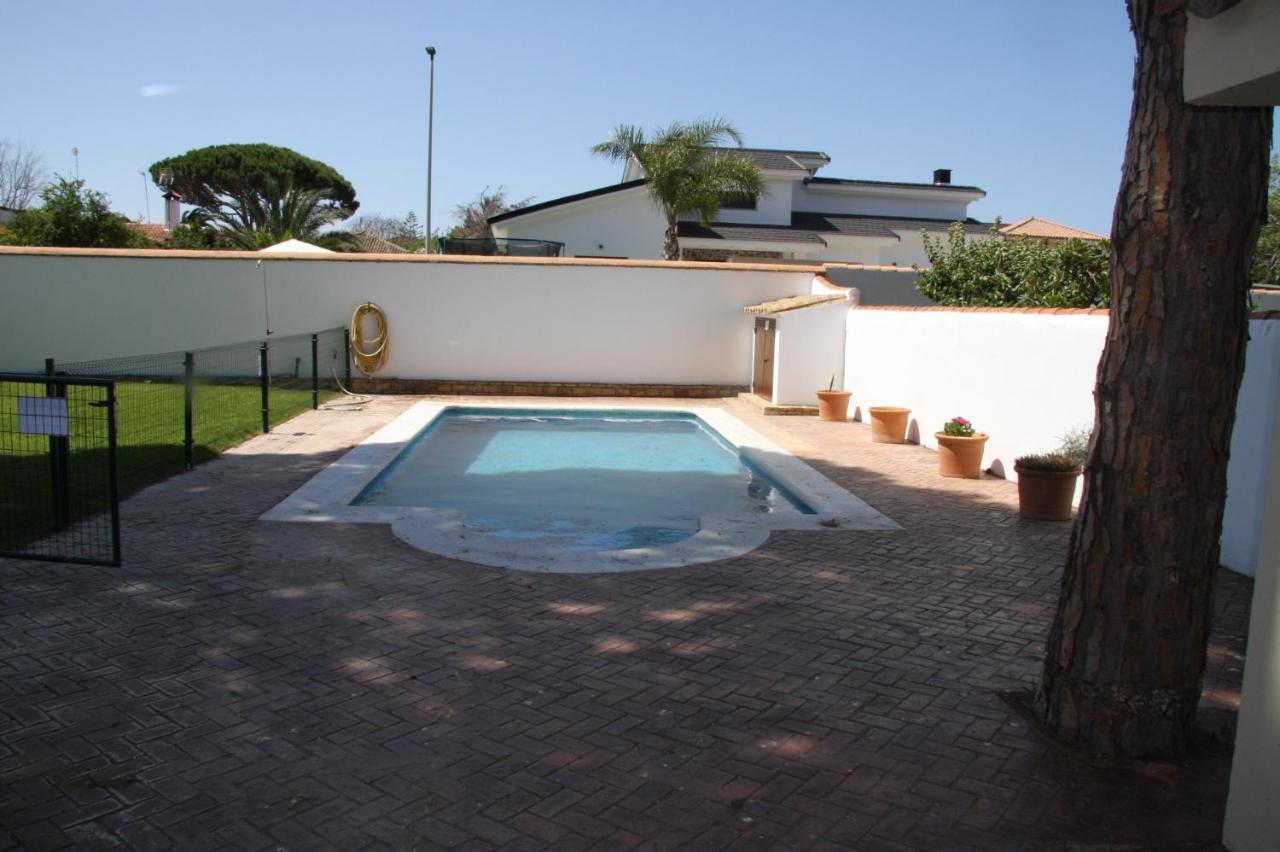 Moderno Y Amplio Chalet, Con Piscina Privada Chiclana de la Frontera Bagian luar foto