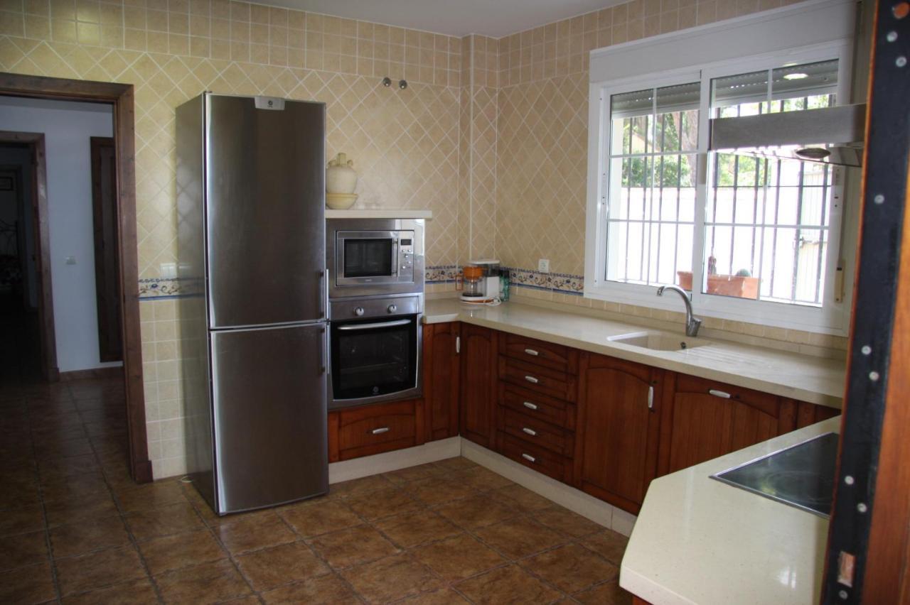 Moderno Y Amplio Chalet, Con Piscina Privada Chiclana de la Frontera Bagian luar foto