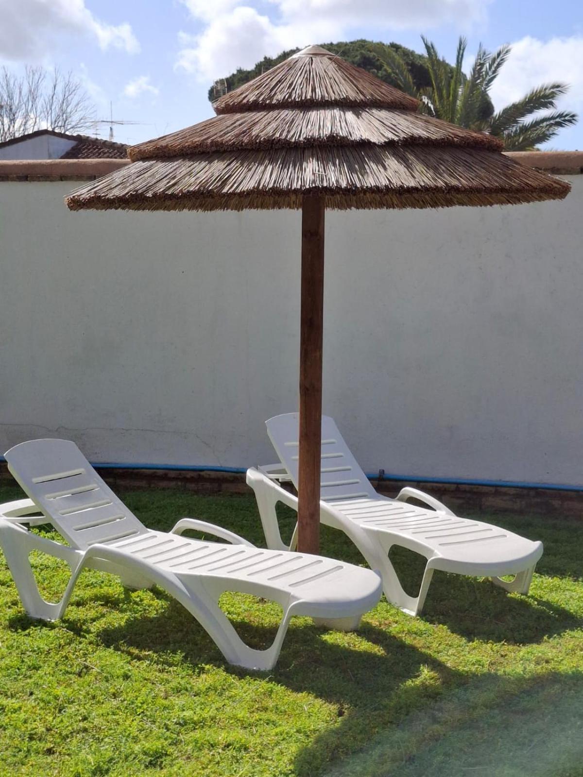 Moderno Y Amplio Chalet, Con Piscina Privada Chiclana de la Frontera Bagian luar foto