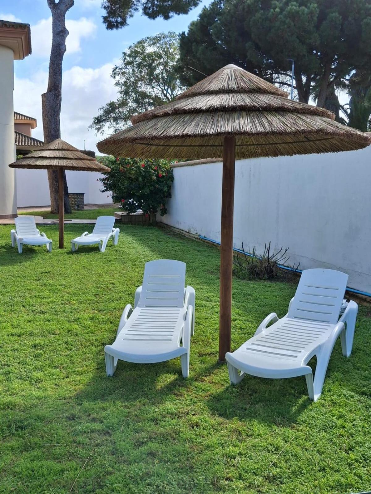 Moderno Y Amplio Chalet, Con Piscina Privada Chiclana de la Frontera Bagian luar foto